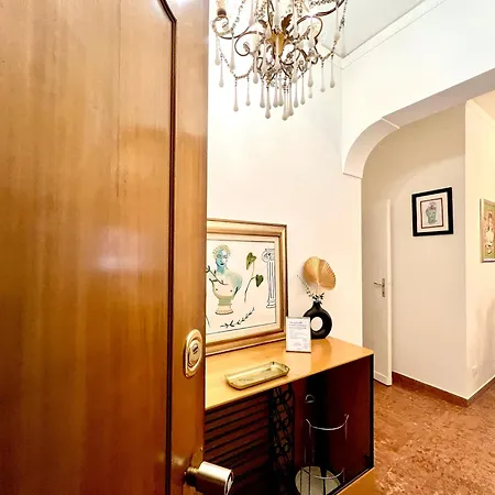 Apartman Appia Antica Apartment, Subway, Near Colosseum, Design & Comfort, Balcony Róma
