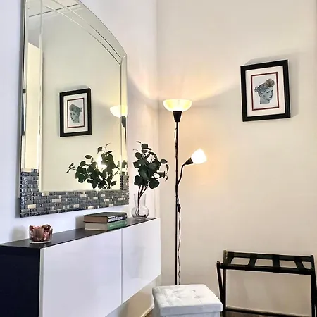Appia Antica Apartment, Subway, Near Colosseum, Design & Comfort, Balcony Apartman Róma